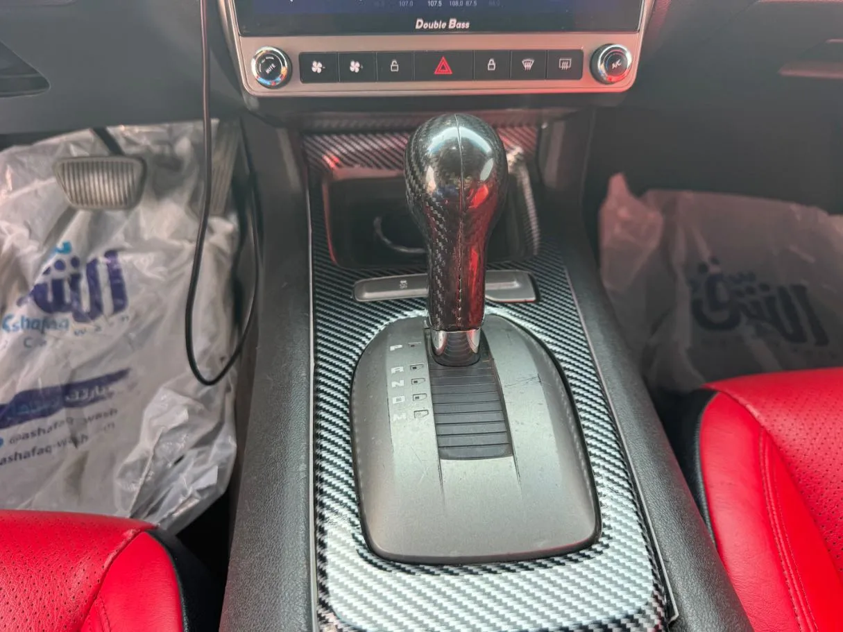 Car image 15