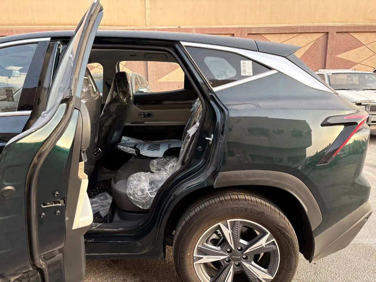 Car image 15
