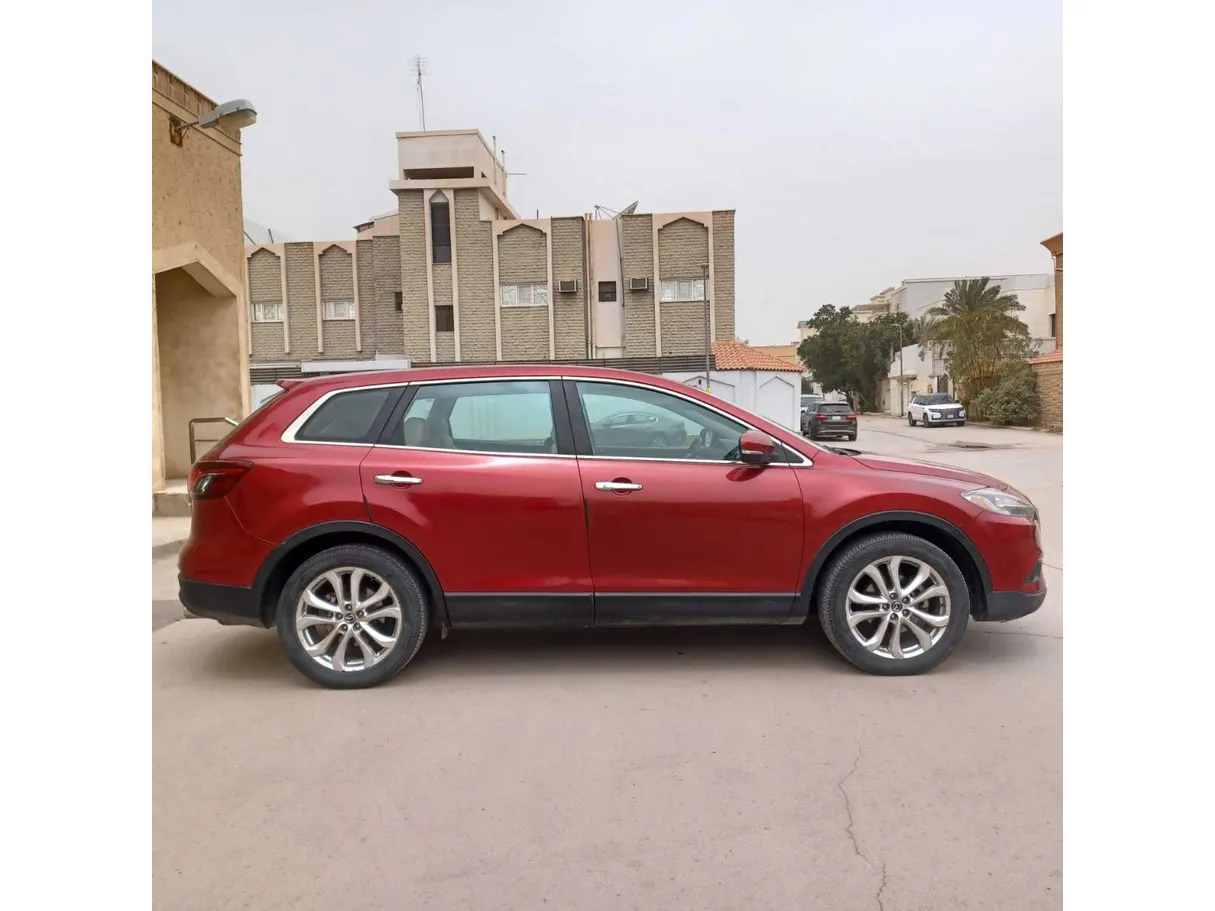 Car image 4