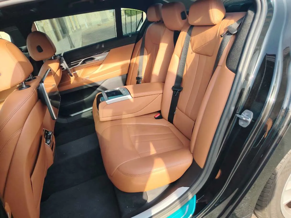 Car image 16
