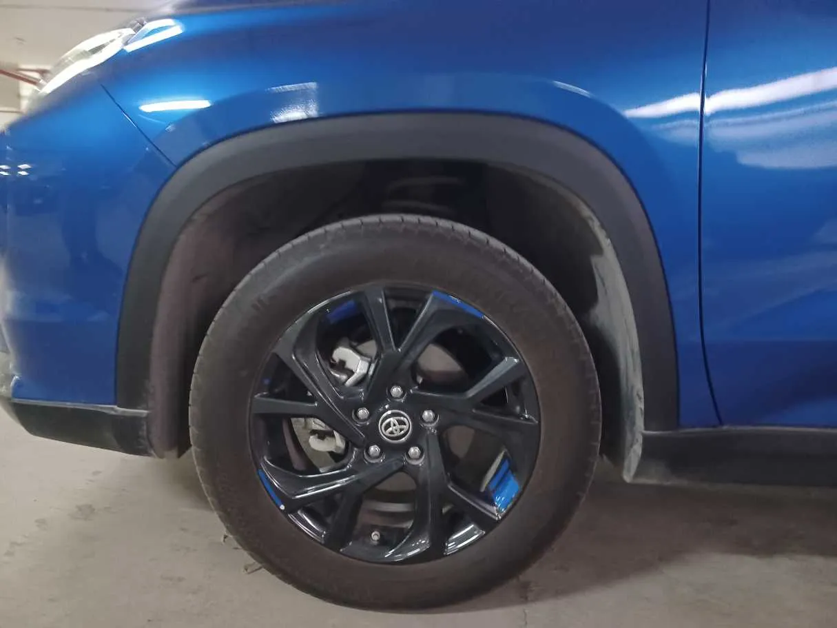 Car image 9