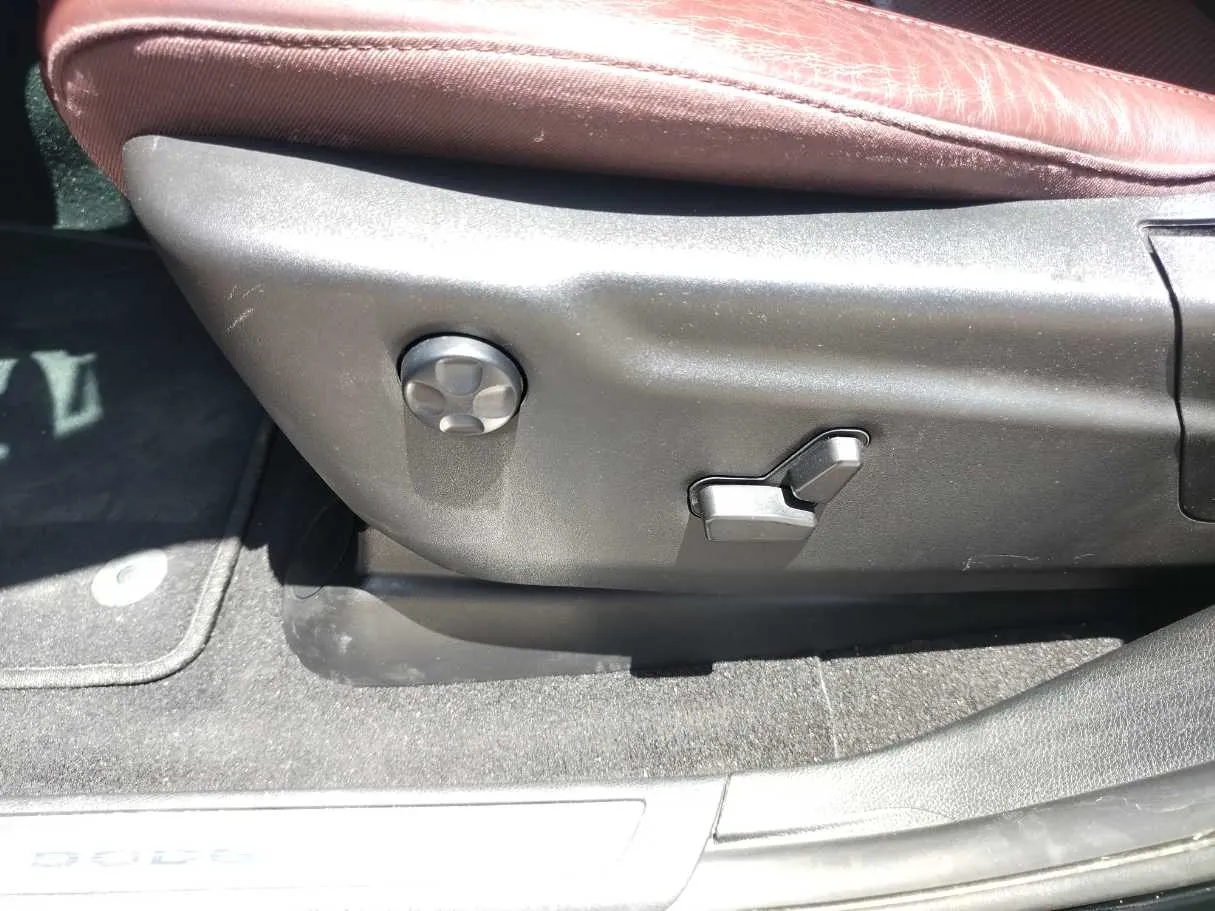 Car image 39