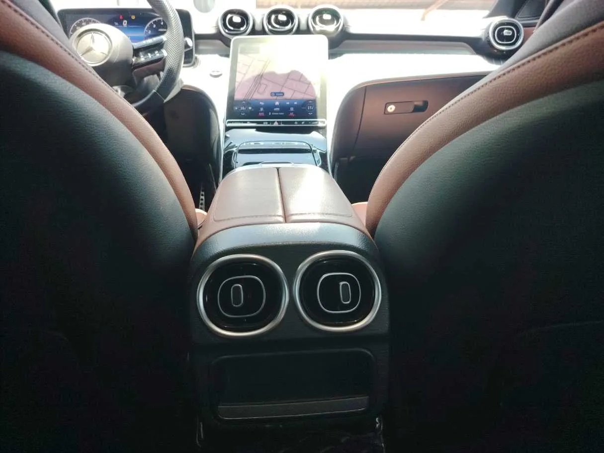 Car image 24