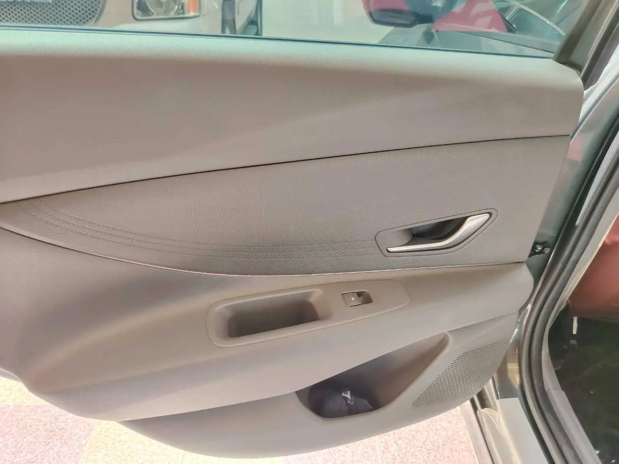 Car image 35