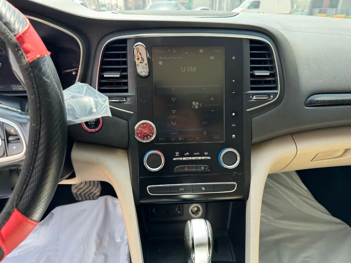 Car image 19