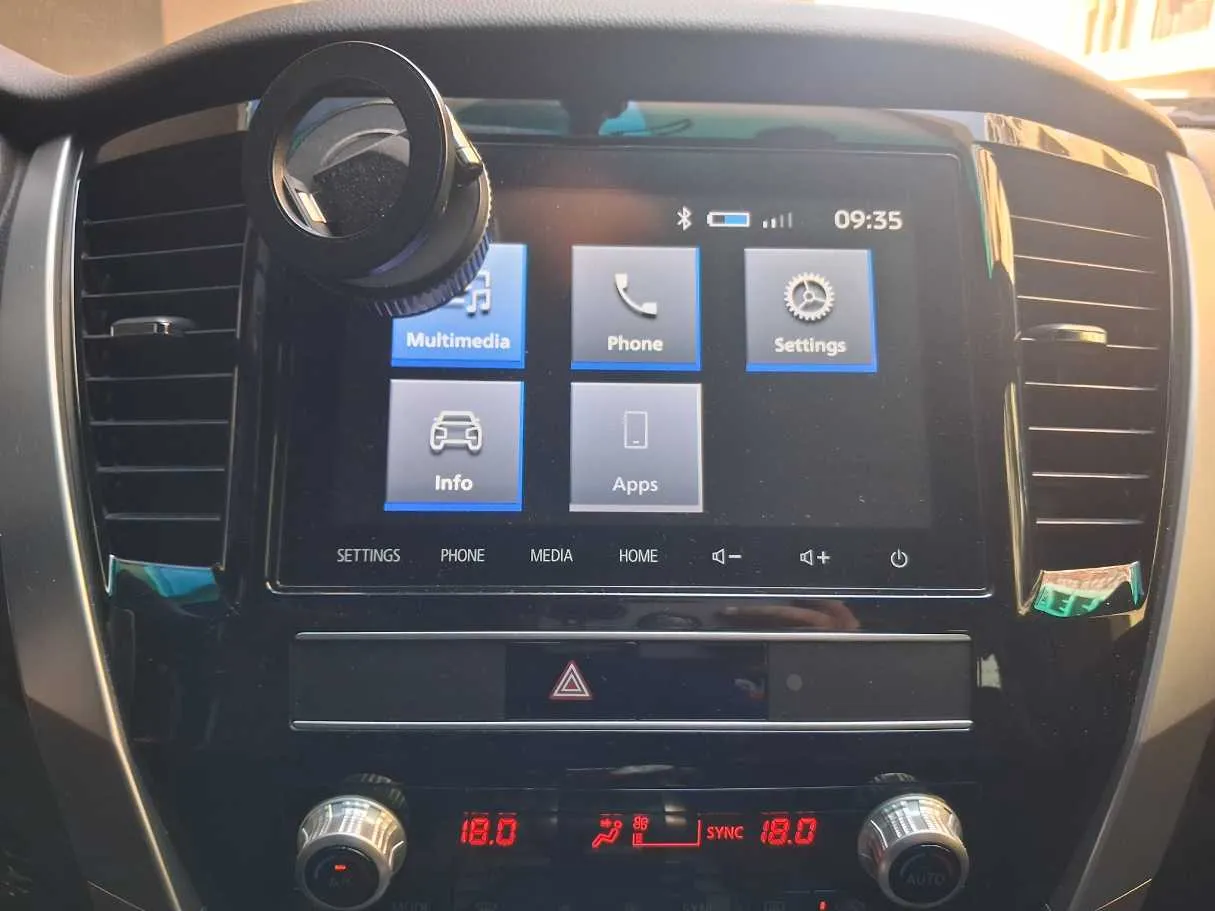 Car image 18