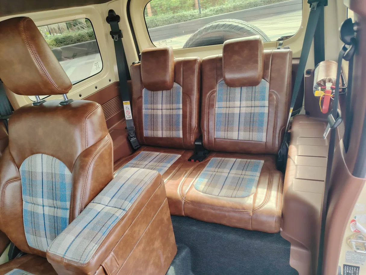 Car image 13