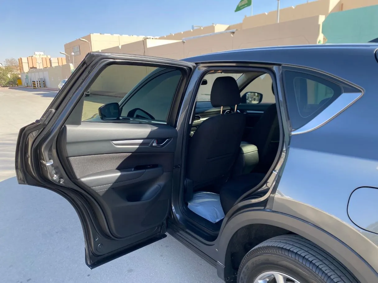 Car image 12
