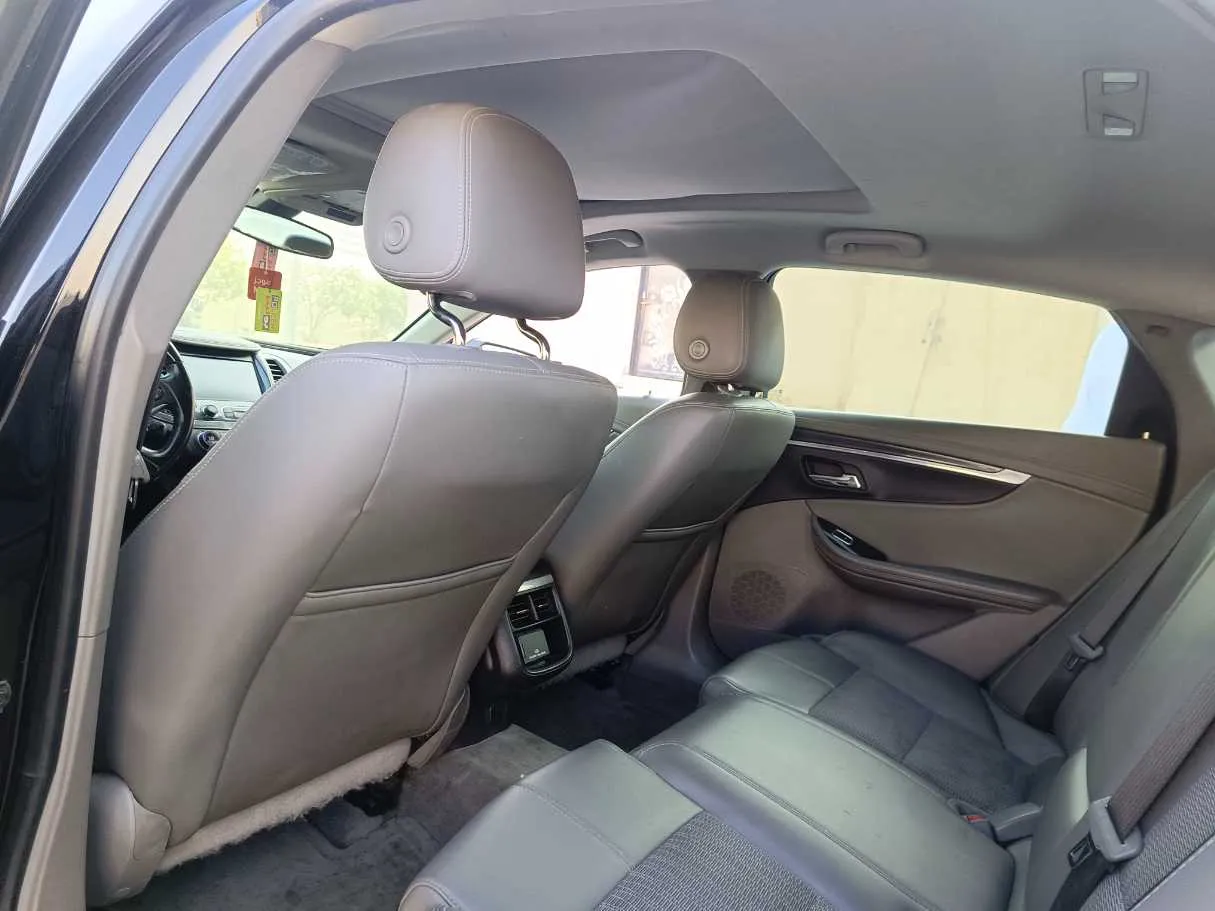 Car image 18