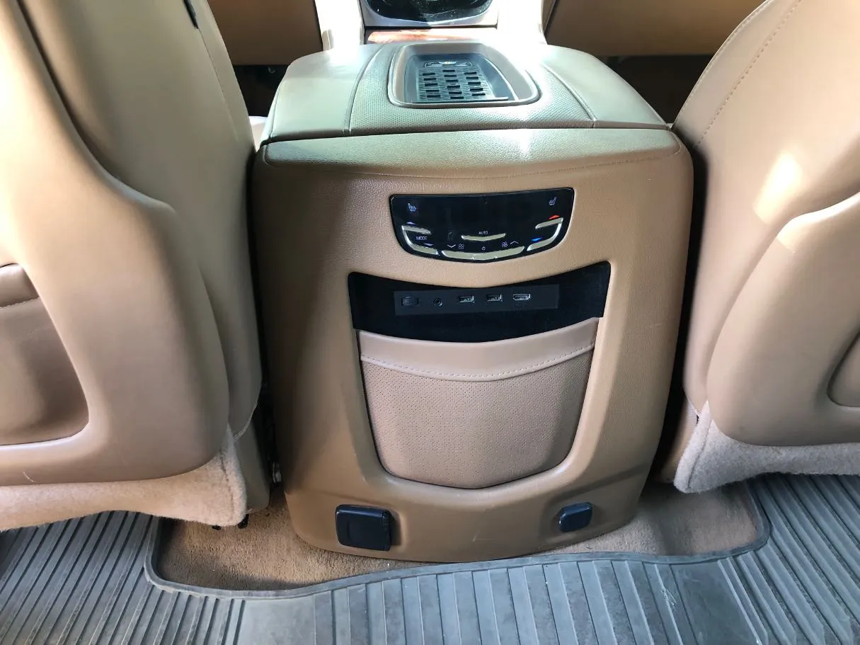 Car image 24