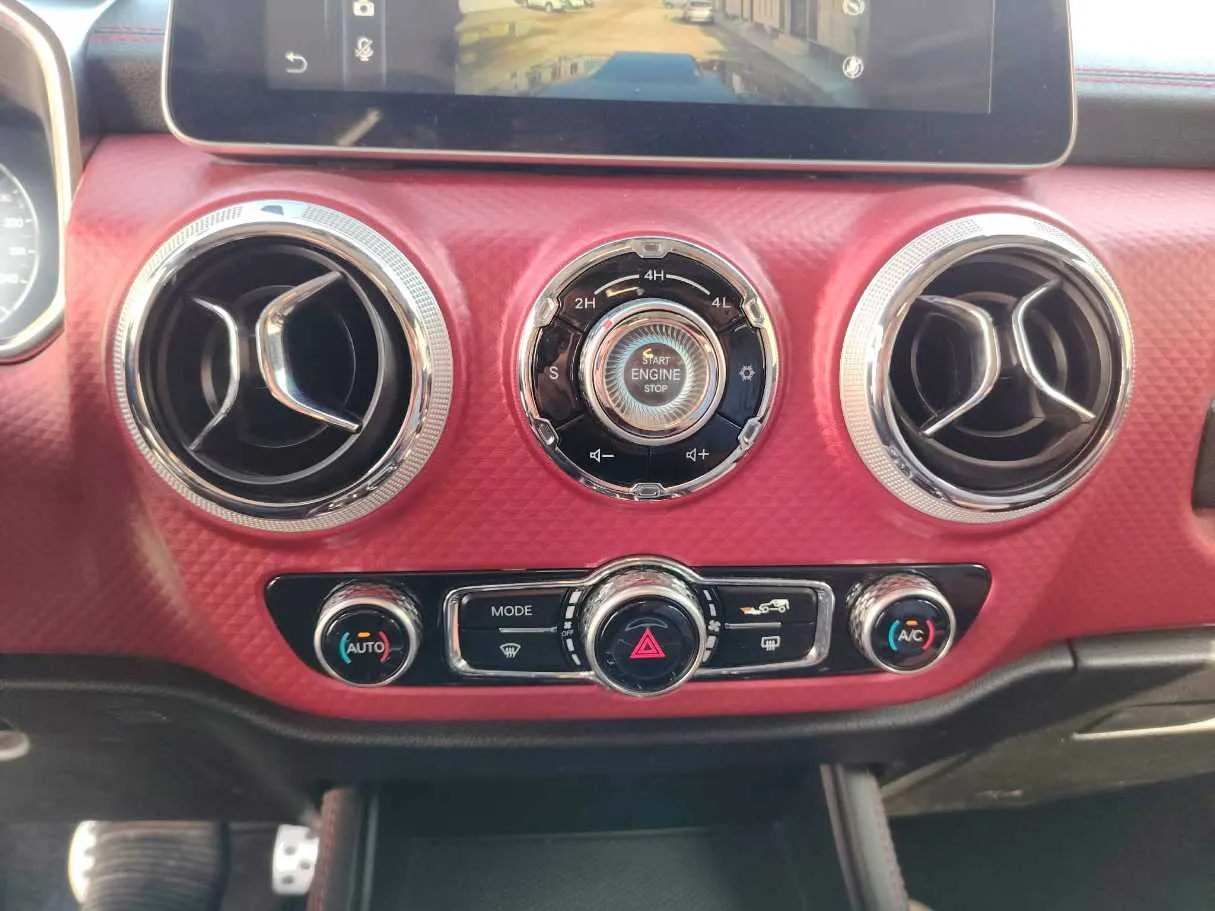 Car image 24