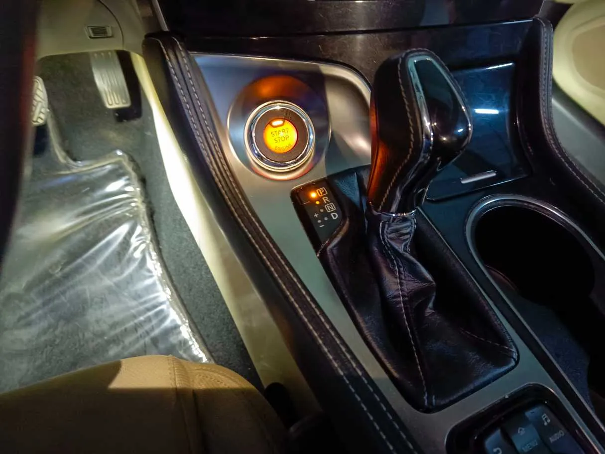 Car image 24