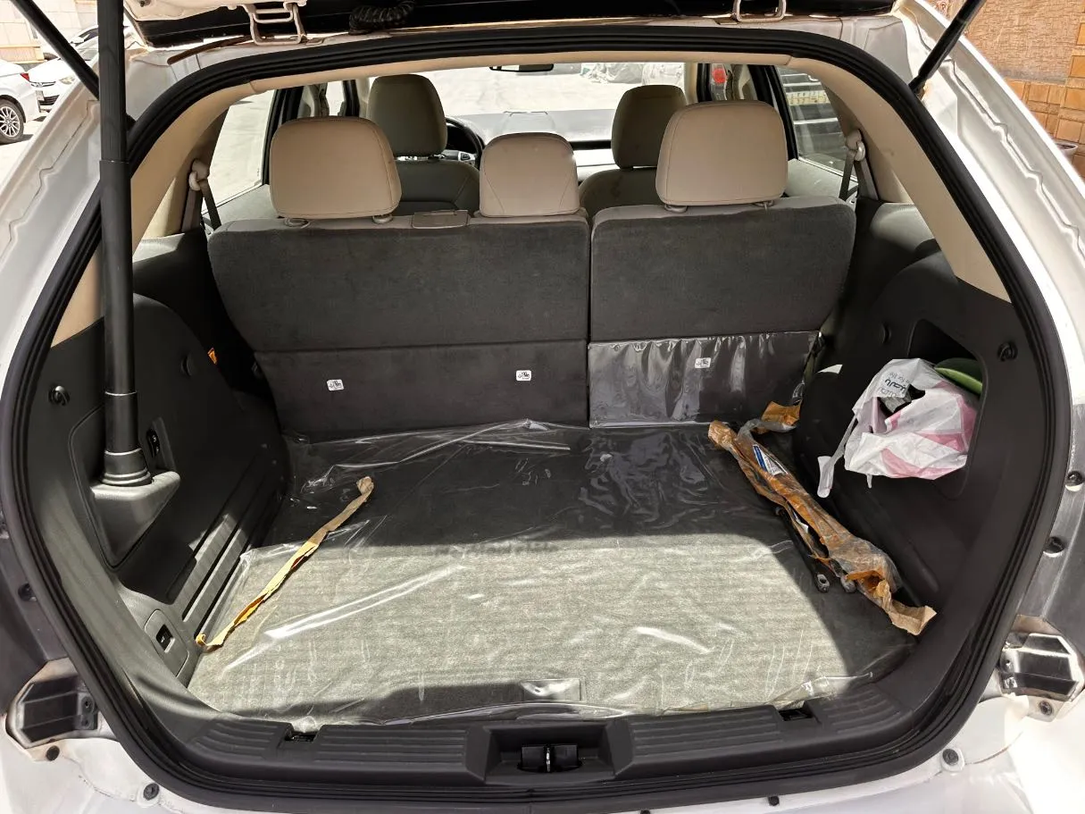 Car image 23