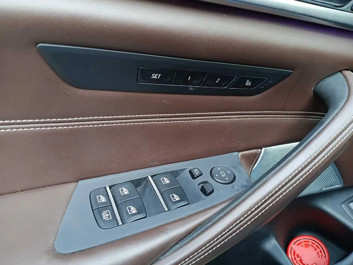 Car image 20