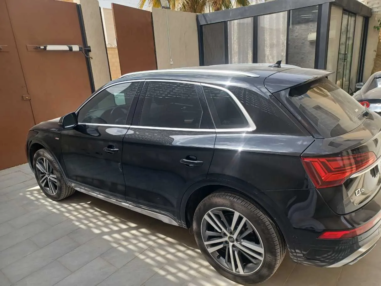 Car image 8