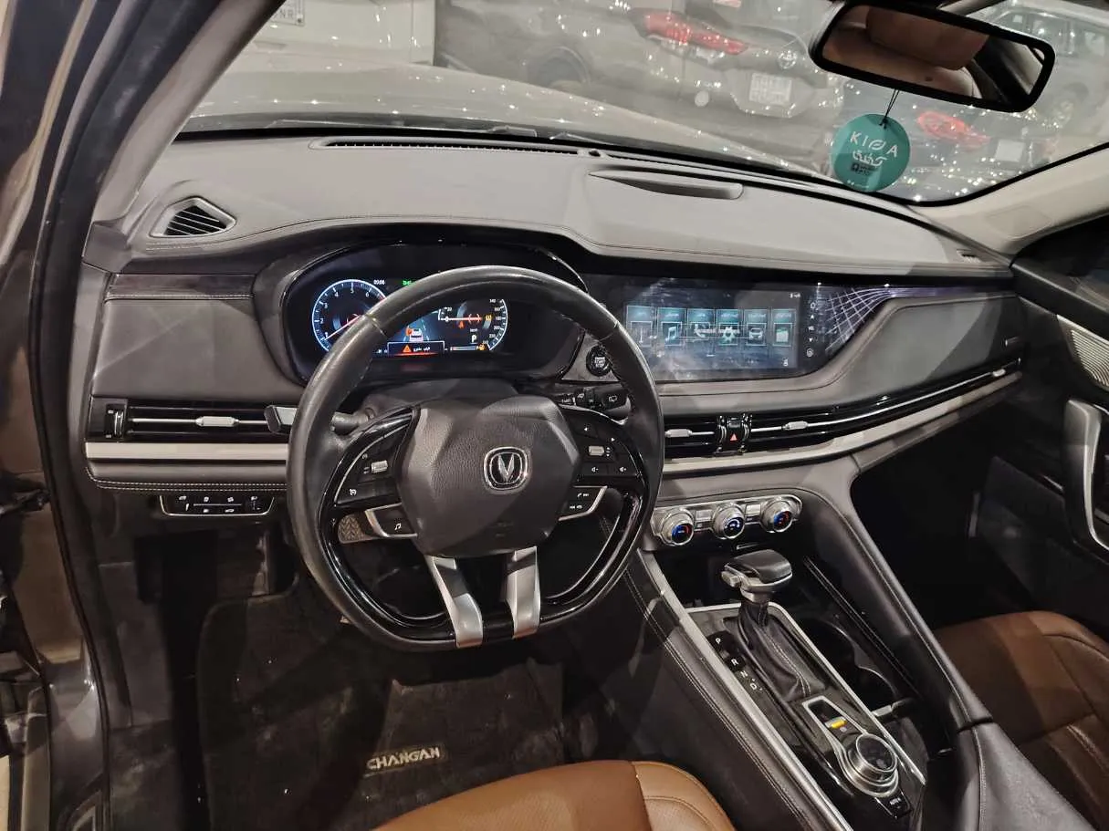 Car image 16