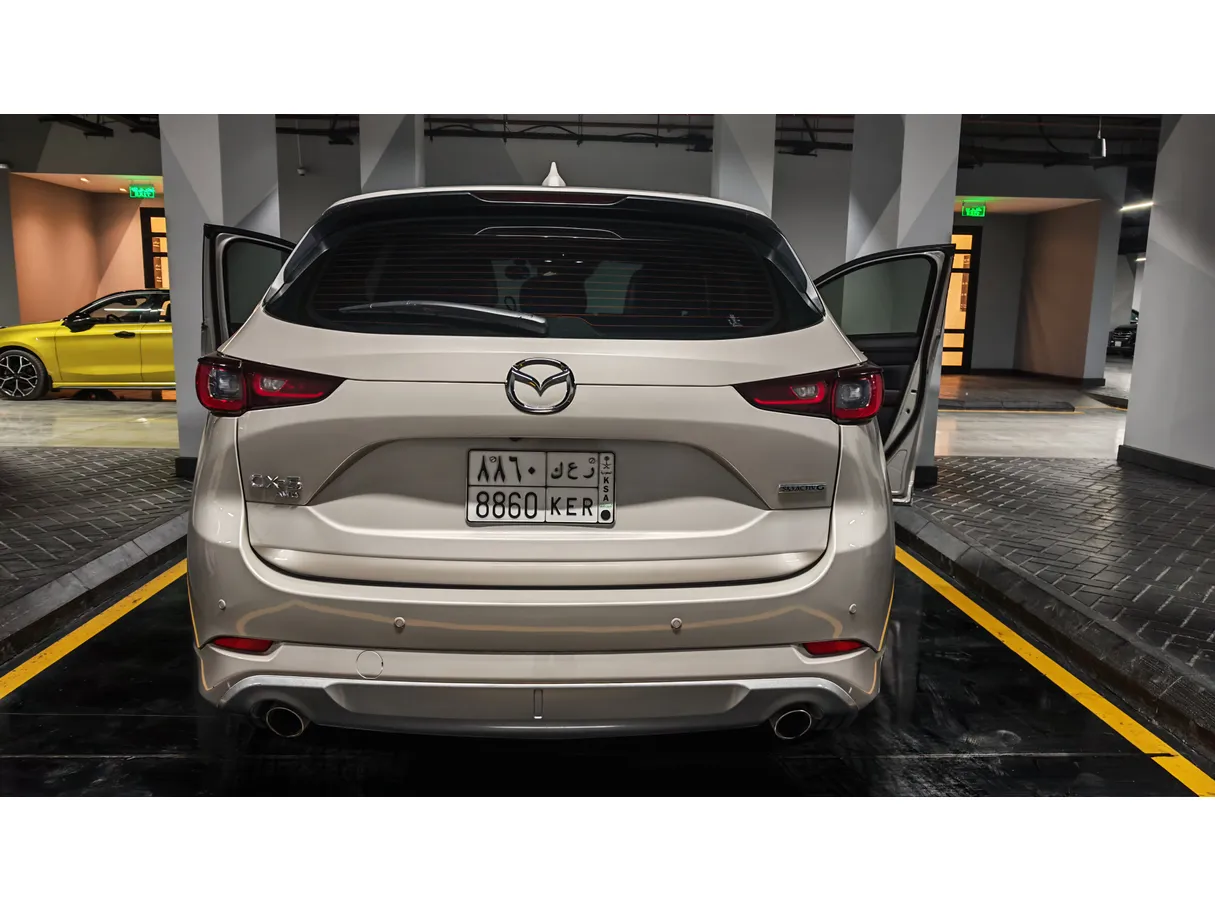 Car image 3