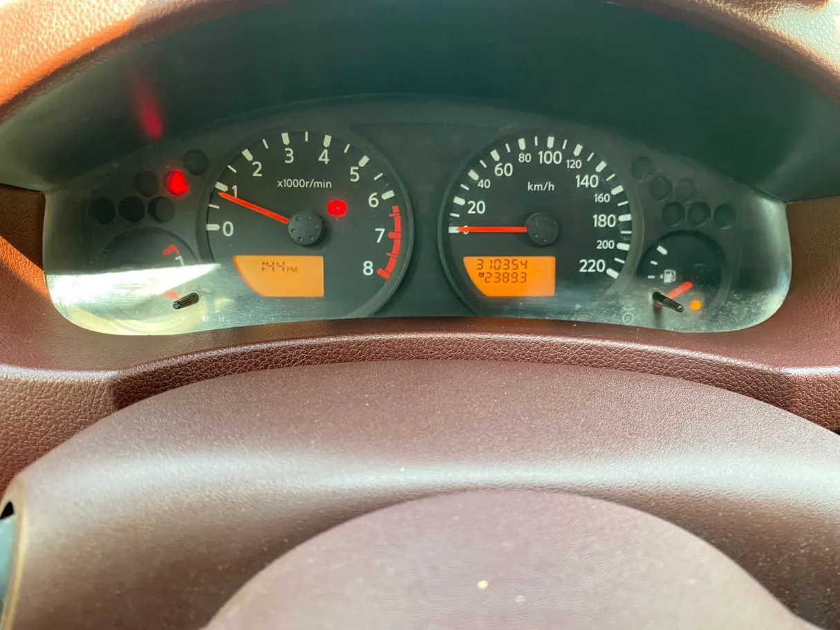 Car image 16