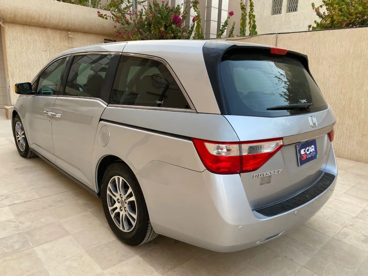 Car image 7