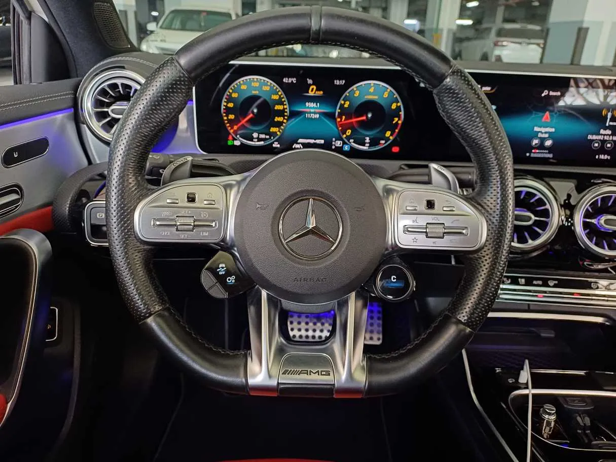 Car image 14