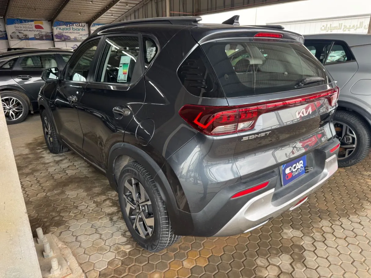 Car image 6