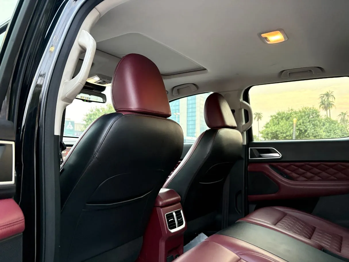 Car image 17