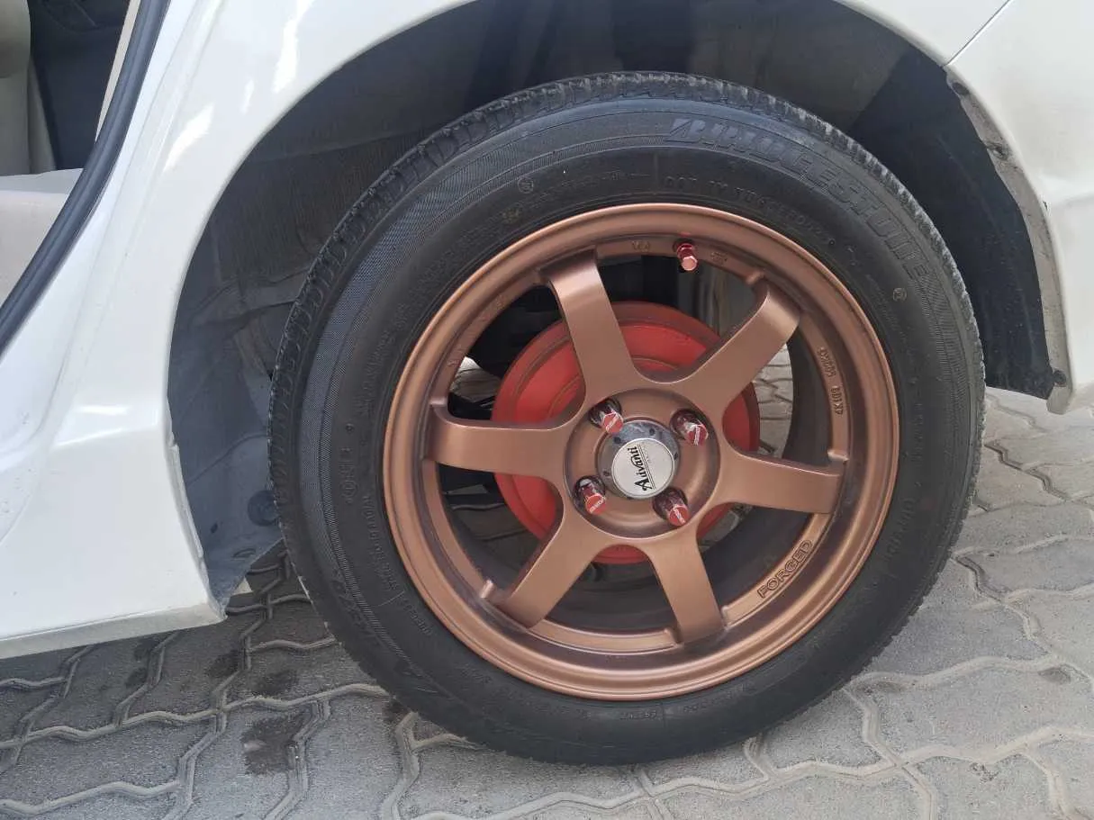Car image 9
