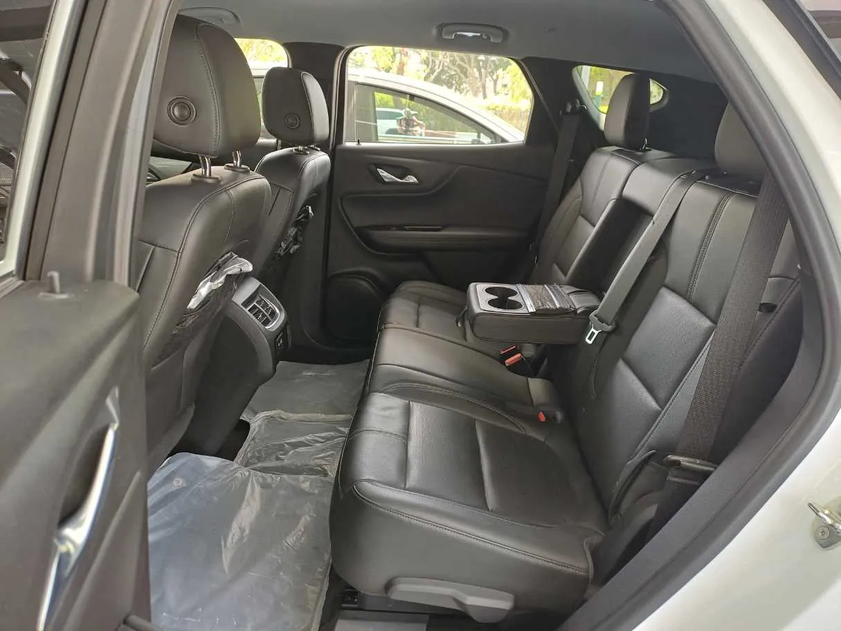 Car image 13