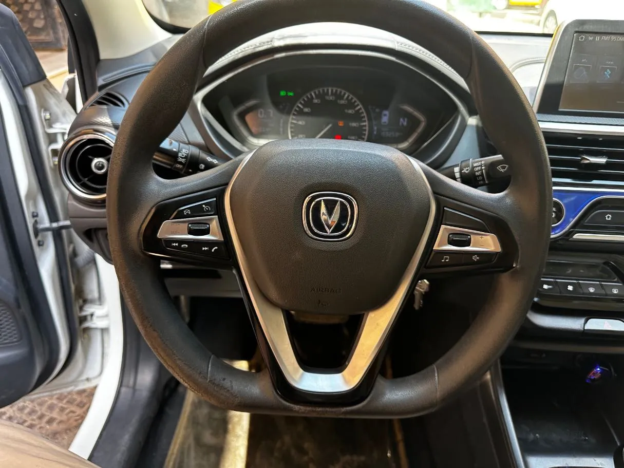 Car image 19