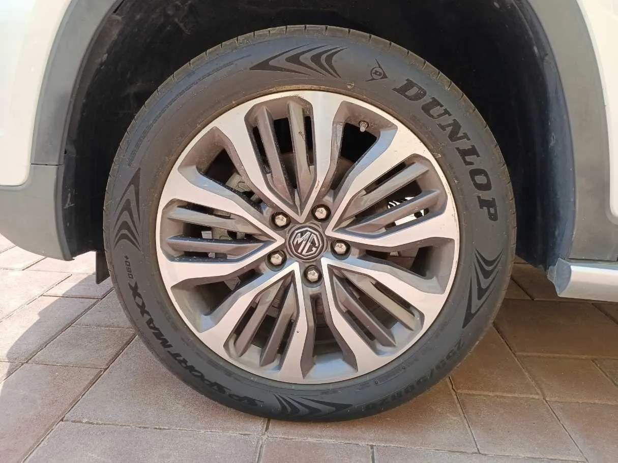 Car image 9