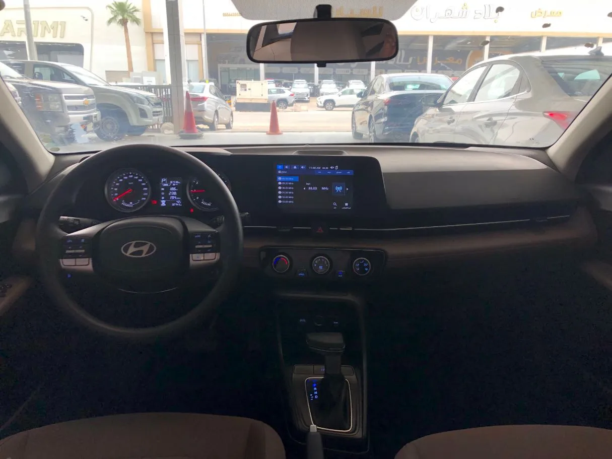 Car image 9