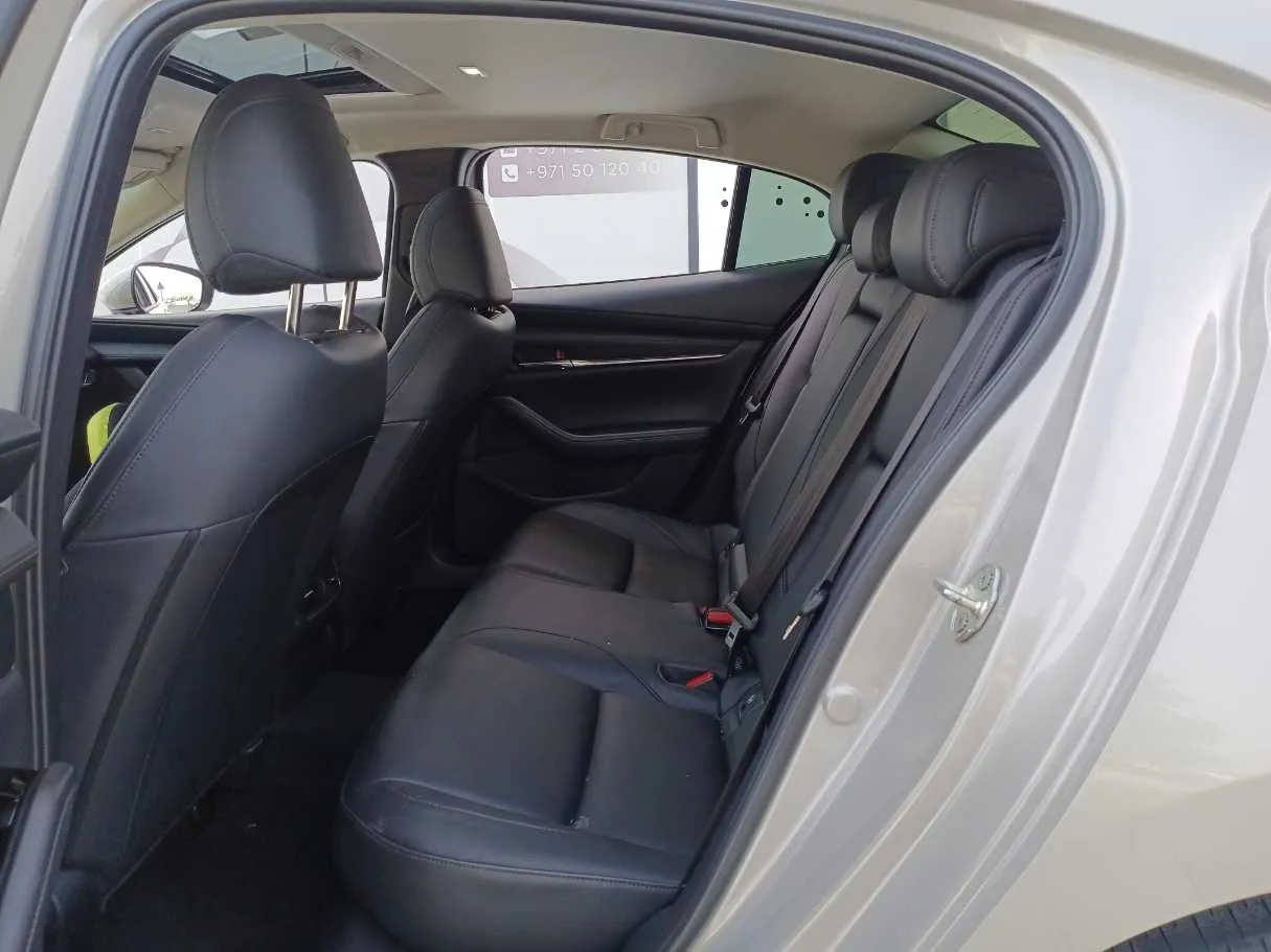 Car image 13