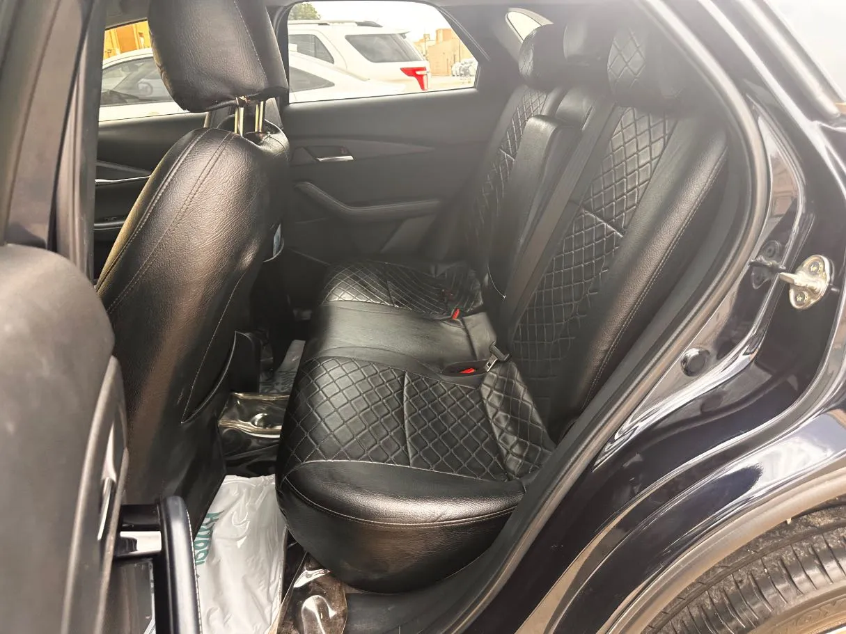 Car image 14
