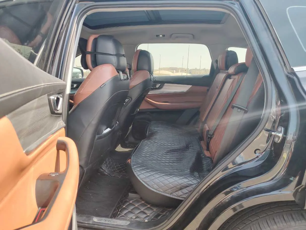Car image 15