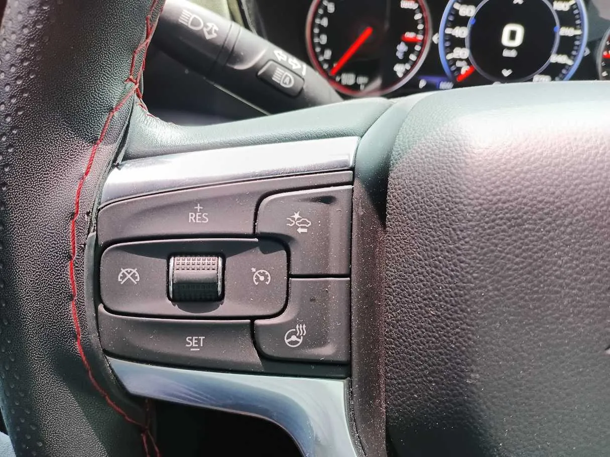 Car image 24