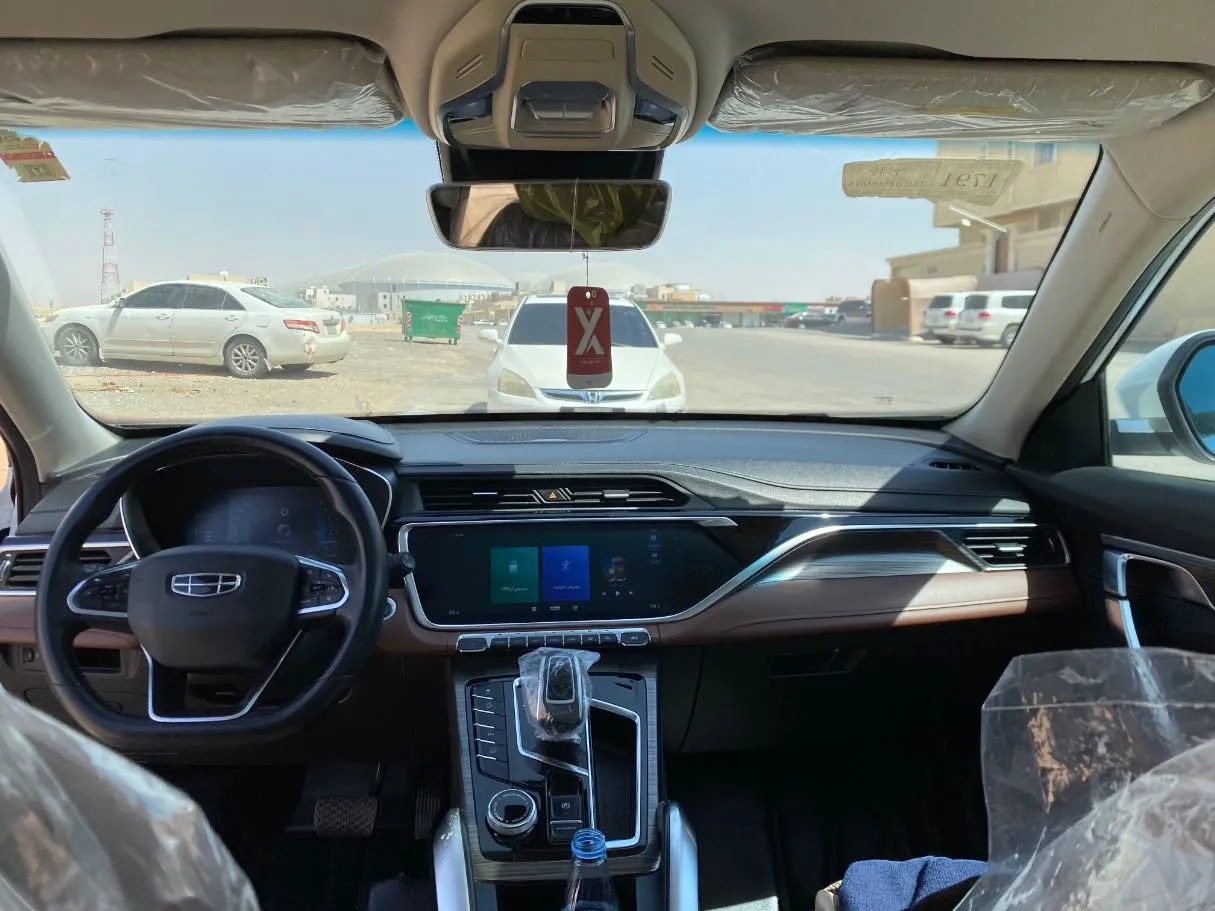 Car image 15