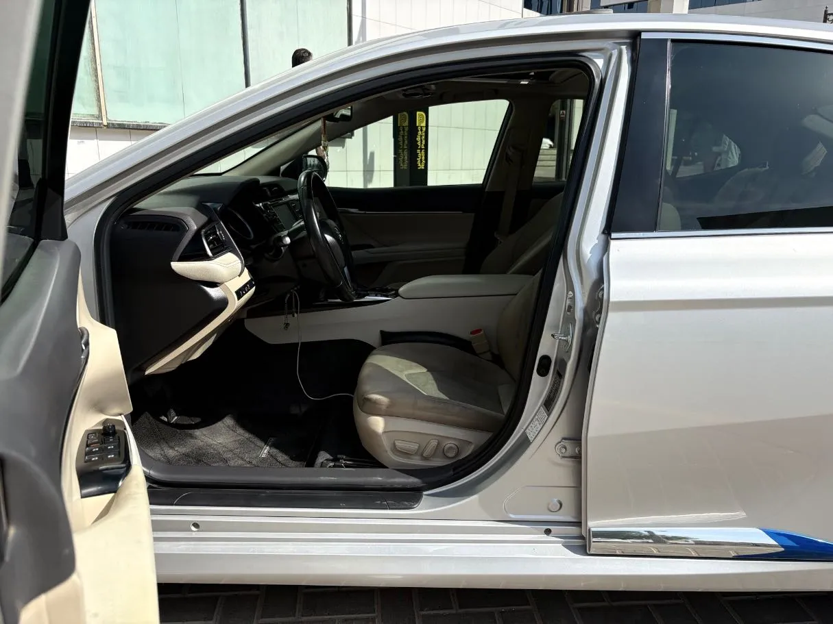 Car image 11