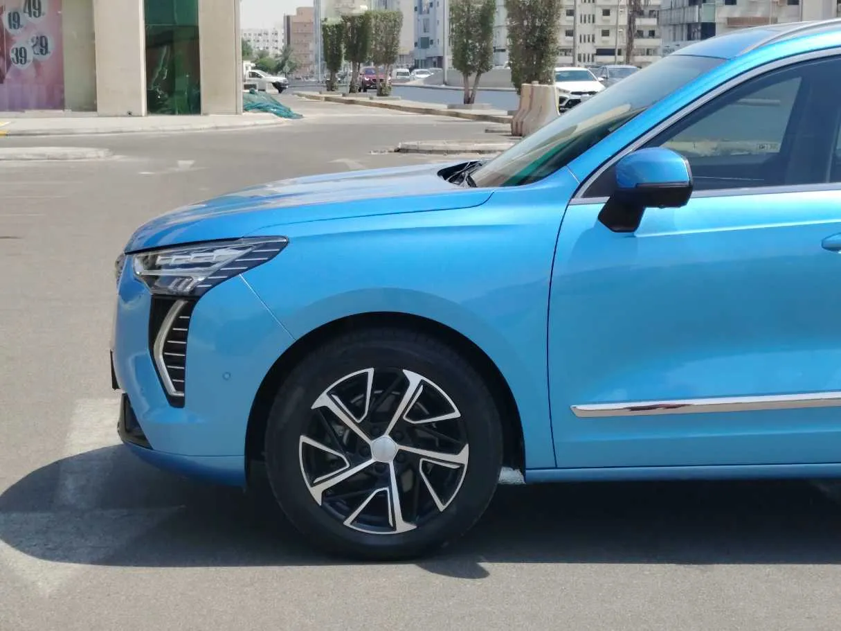 Car image 9