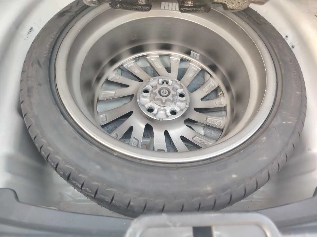 Car image 32