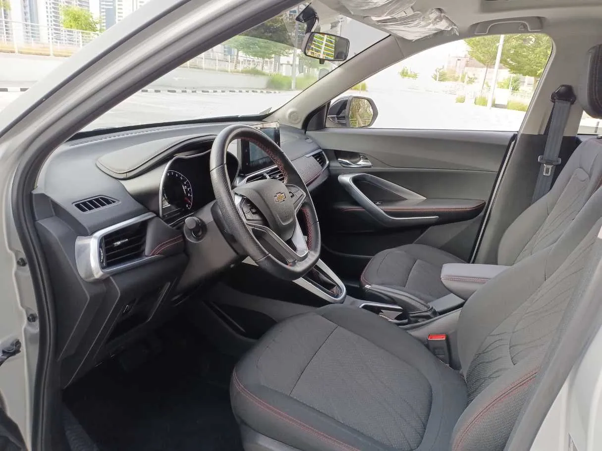 Car image 11
