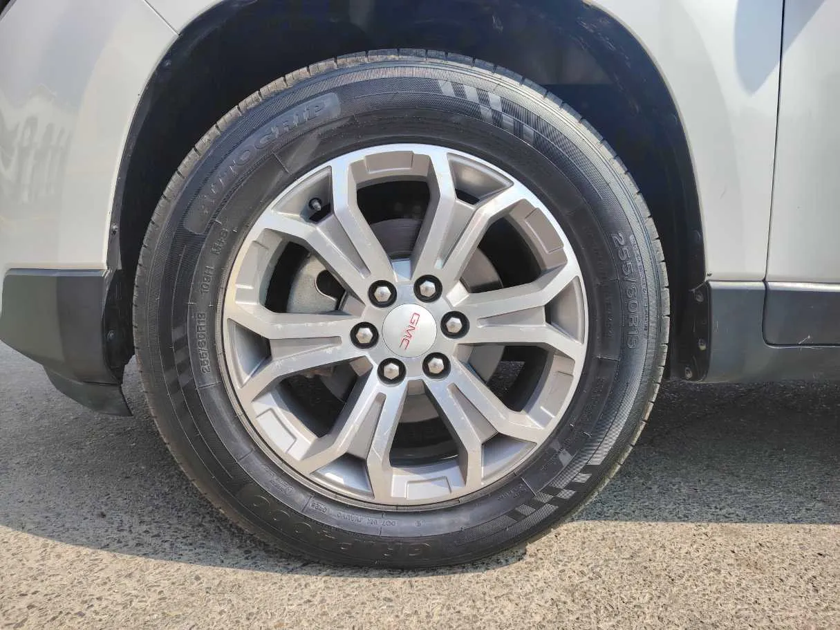 Car image 9