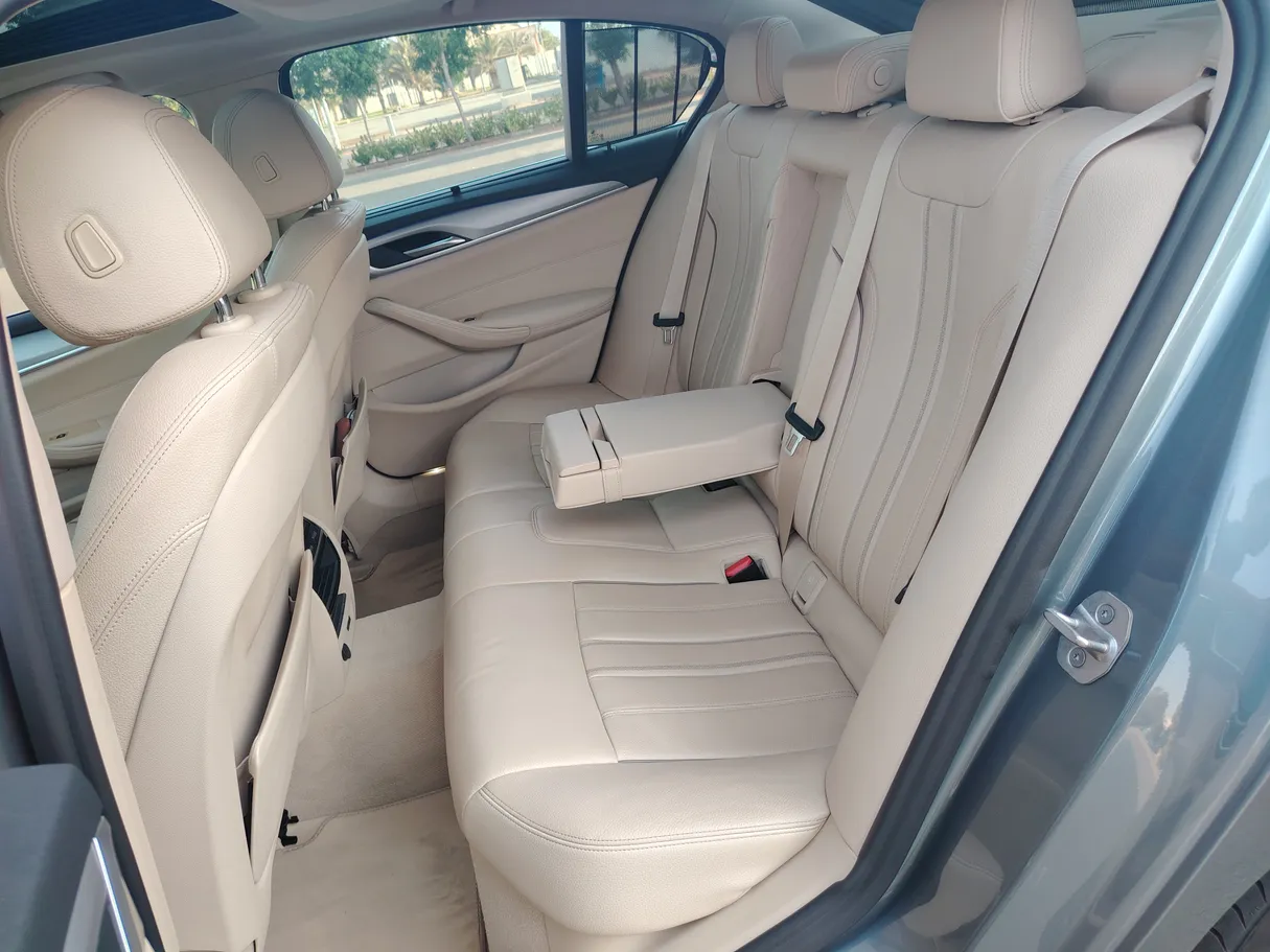 Car image 16