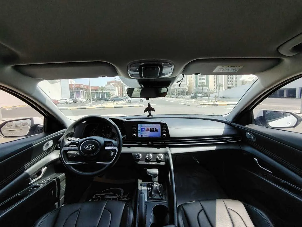 Car image 17