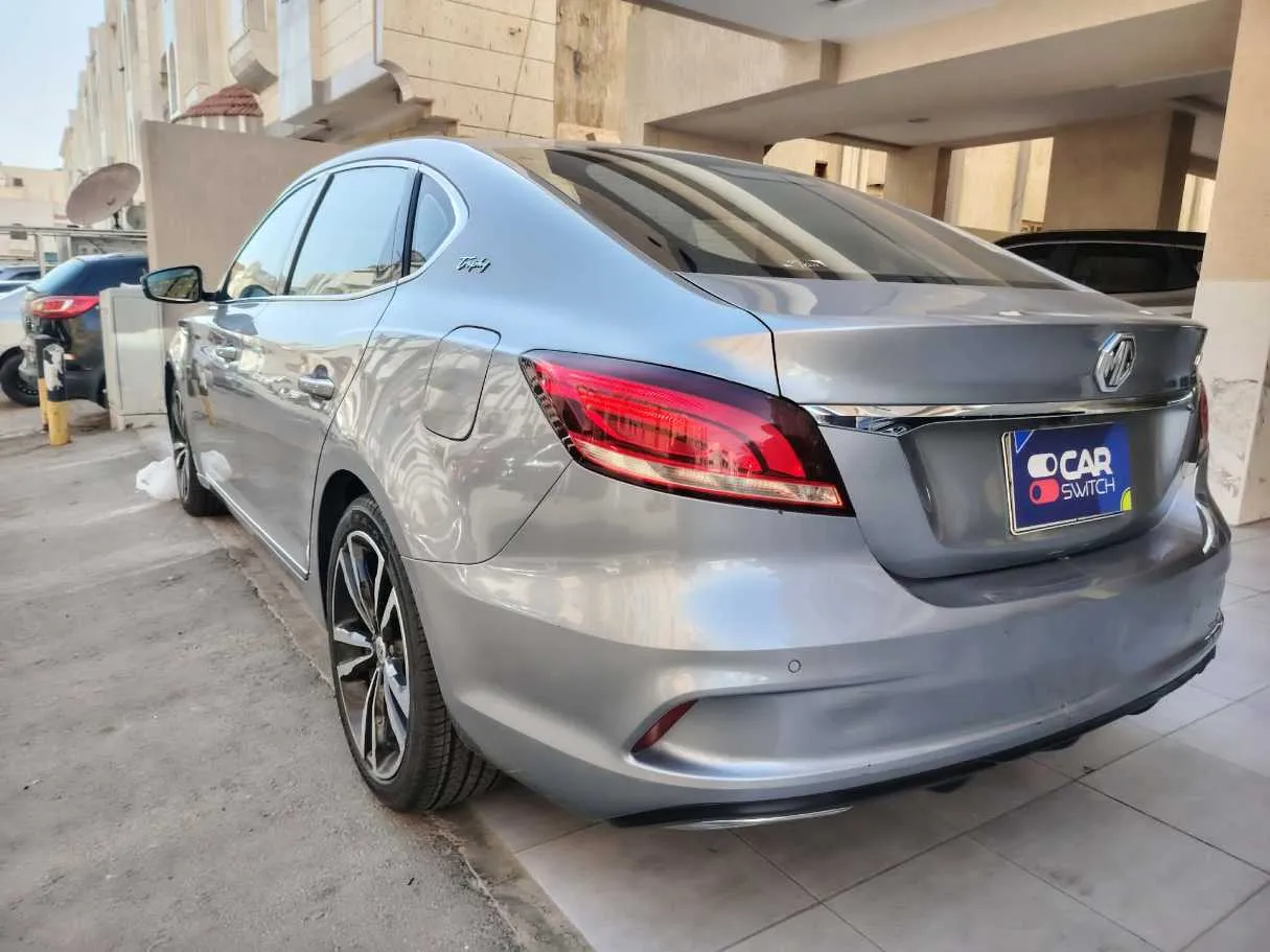 Car image 7