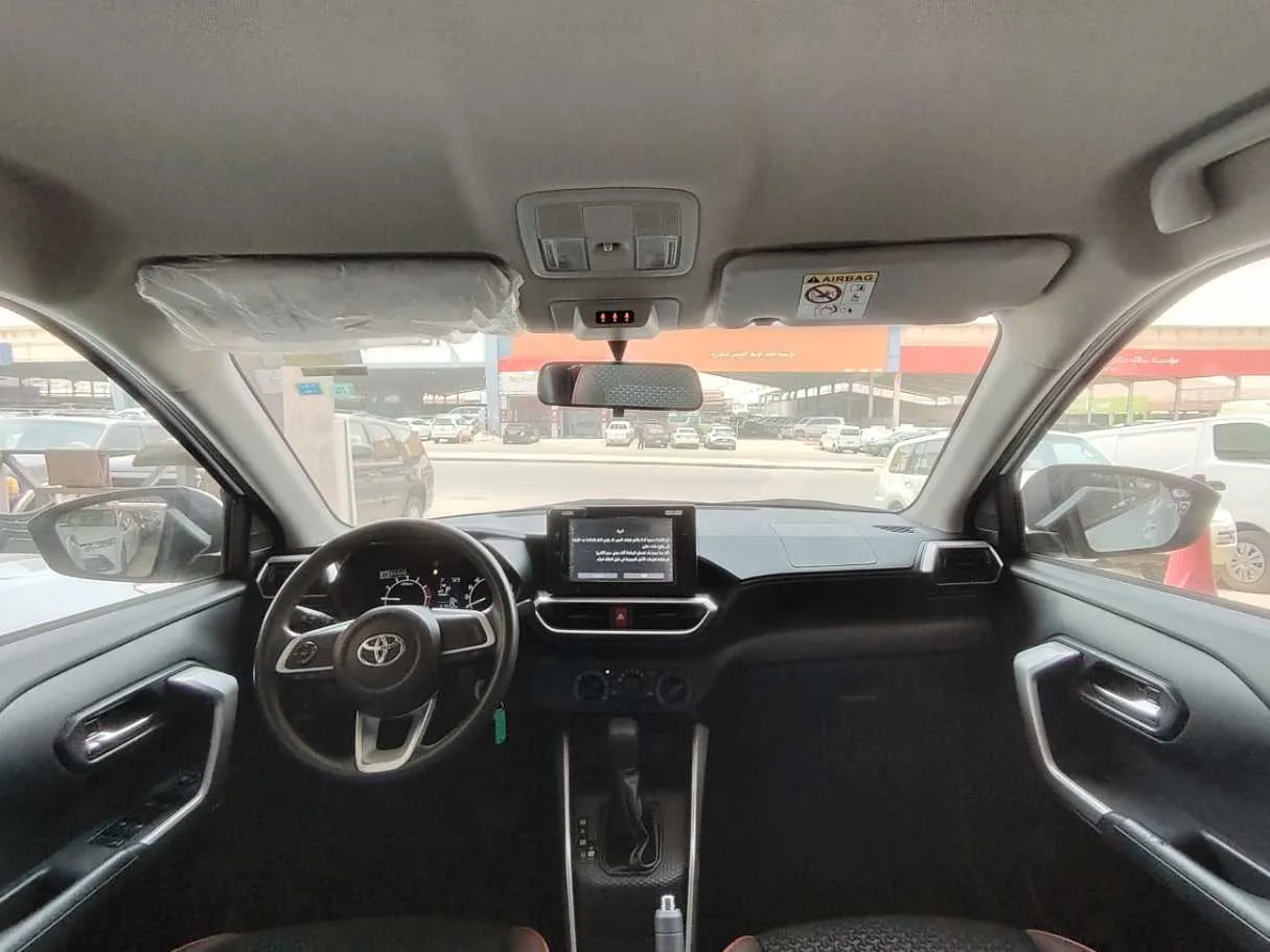 Car image 19