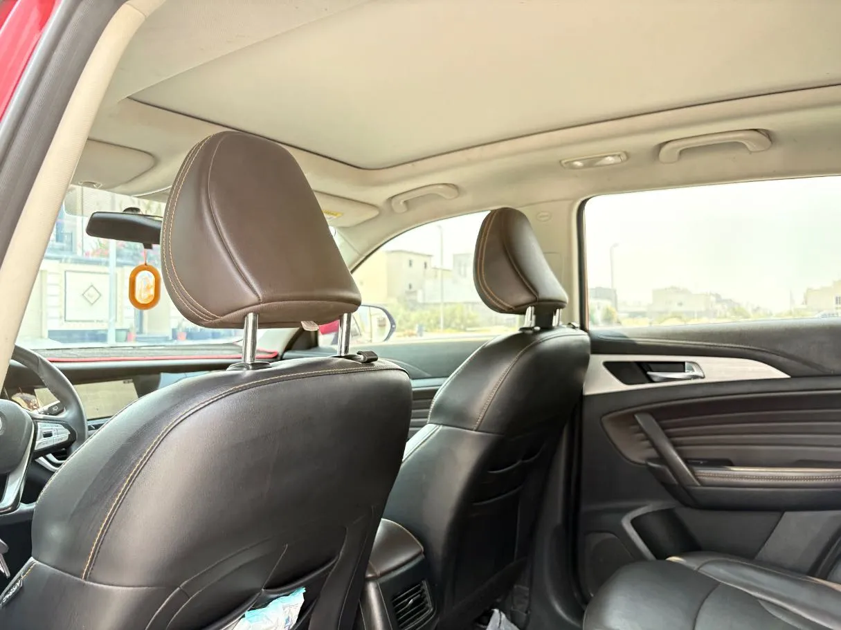 Car image 17