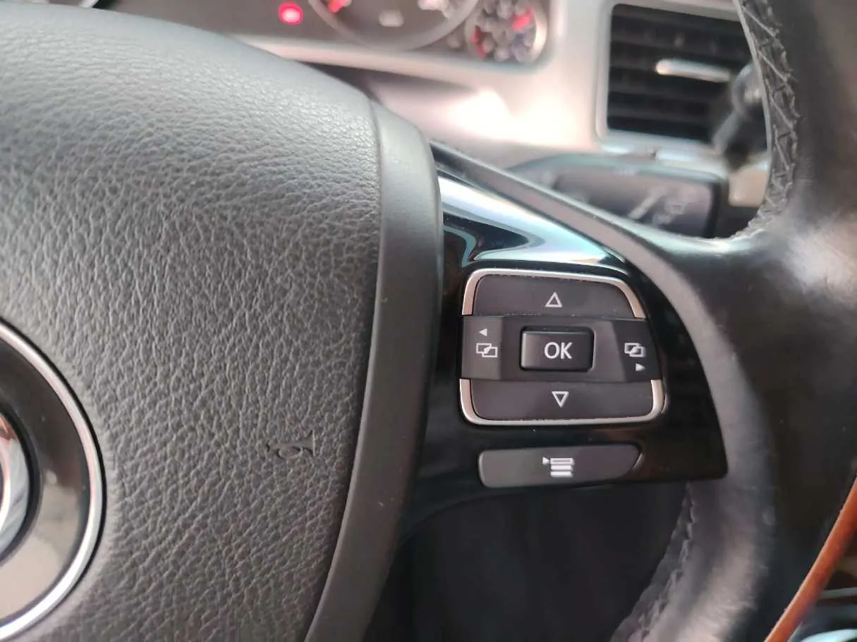 Car image 29