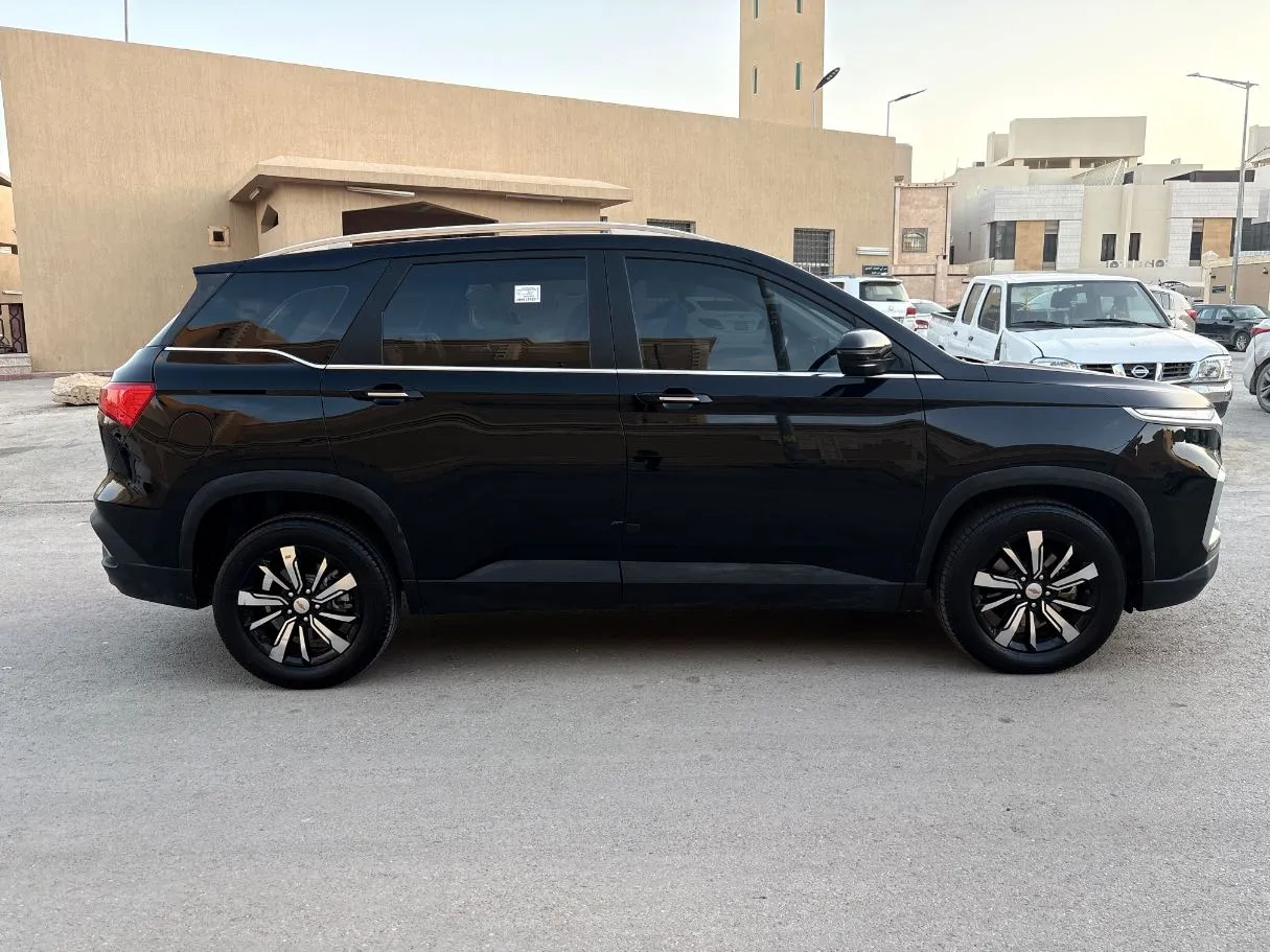 Car image 4