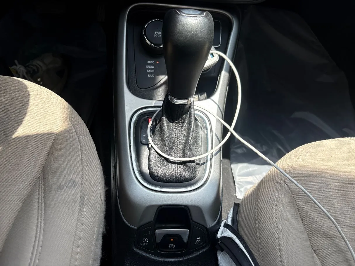 Car image 19