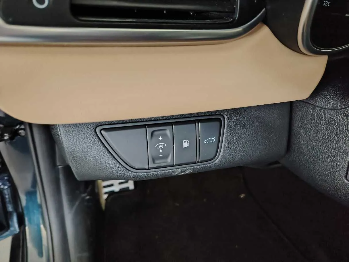 Car image 36